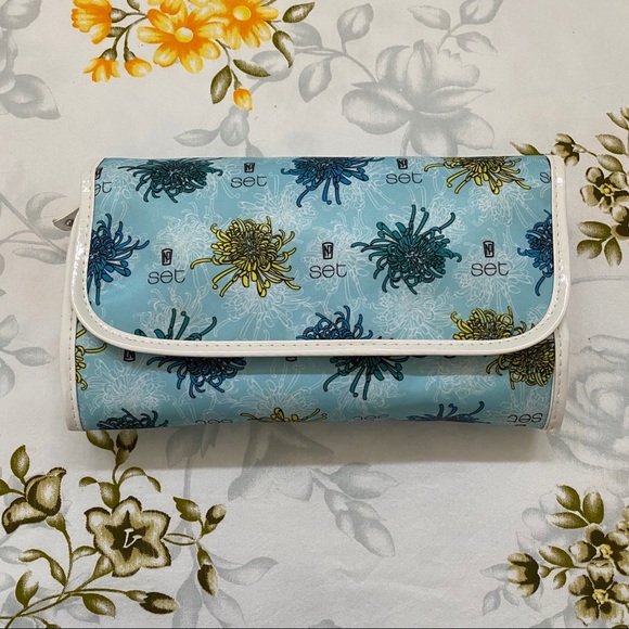 Travel Bag Foldable Makeup Toiletries Clutch - Picture 1 of 10